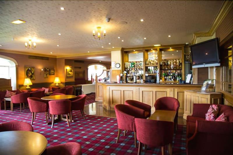 Cairn Hotel Bathgate Exterior photo