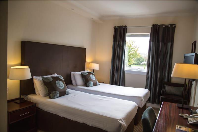Cairn Hotel Bathgate Exterior photo